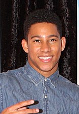 Keiynan Lonsdale dans le rôle d'Ollie.