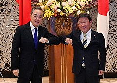 中国の王毅国務委員兼外交部長と（2020年11月24日）