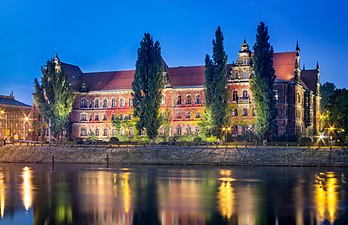 Le Musée national de Wrocław, au bord de l'Oder. Octobre 2013.