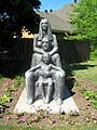 La Famille, sculpture de Langevin, érigé rue Saint-Jean-Baptiste ouest à Rimouski. Et une deuxième est exposée en Égypte