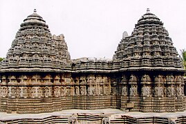 A szomnáthpuri Késava-templom Karnátaka államban vészara stílusban épült