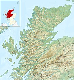 Mapa konturowa Highland, na dole nieco na prawo znajduje się czarny trójkącik z opisem „Càrn Dearg”