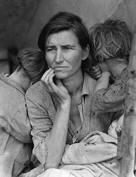 Фотография Доротеи Ланж «Мать-мигрантка», сделанная в марте 1936 года в Нипомо (Калифорния). Женщина на фотографии — тридцатидвухлетняя Флоренс Оуэнс Томпсон после поломки её автомобиля