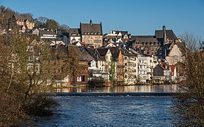 La ville vue depuis les berges.