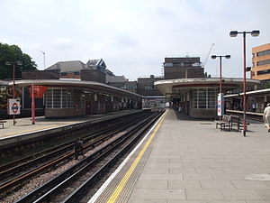 Northbound Metropolitan line Platform 3 looking north. Chiltern railways platforms are on the left.