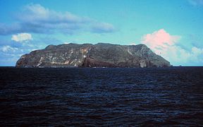 Vista desde o lado leste da illa Pitcairn