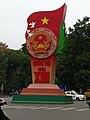 La propagande est omniprésente au Viêt Nam, sous la forme de bannières ou de monuments. Ici, un monument de propagande vu à Hanoï.