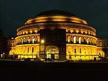 Royal Albert Hall pada waktu malam