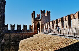 Cammino di ronda del Castello scaligero di Sirmione