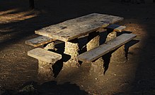 Table de pique-nique dans la zone de détente "Arenas Negras" à Garachico. Janvier 2019.