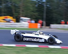 Photo de Christian Glaesel pilotant une Brabham BT49D.