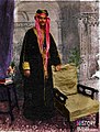 صاحب السمو الشيخ جاسب اکبر ابناء الشيخ خزعل حاكم مدينة الأحواز العاصمة سنة ۱۹۱۲-۱۹۱۳م ، مرتدیاً العقال المقصب[2]