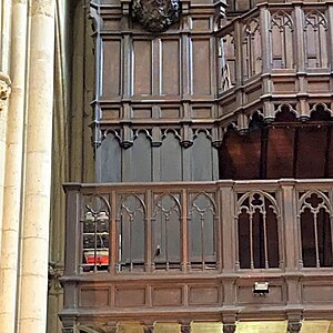 L'orgue d'accompagnement intégré dans le buffet du grand orgue.