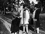 Gustaf Ranft som Stor Sven, Anna Diedrich som Mor Lisa och Tor Weijden som Erik i filmatisering av Värmlänningarna 1921.