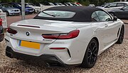 BMW M850i Cabriolet, Heckseitenansicht