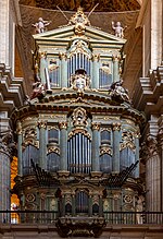 Los órganos de la Catedral malacitana se levantan por encima de la sillería del coro