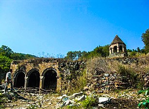 Çarekvəng monastırının qalıqları