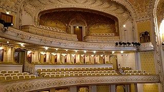 Balcon de l'opéra de Vichy.