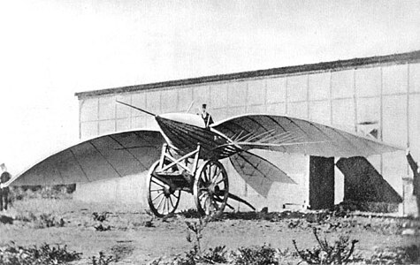 Le Bris dan mesin terbangnya, Albatros II (bisa disalahartikan, beberapa sumber menyatakan fotografernya adalah Pépin fils)