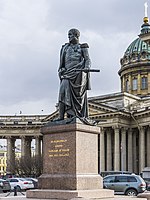 Orlovskyren Michael Barclay de Tollyren estatua Kazan katedralaren aurrean
