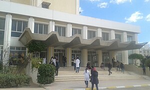 Entrée de la faculté de médecine de Sfax.