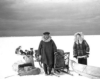 Eskimo met hondenslee (1956)