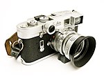 Leica M4 mit 50-mm-Objektiv und Sucherbrille für den Nahbereich