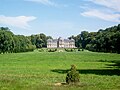 Vue sur le château depuis l'allée d'Écouen.