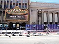 marquise du théâtre avec l'affiche Captain America: First Avenger