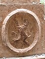 Detalle de la tumba con el León de Judá, apto en el caso de un rabino cuyo nombre era "Judá" y llevaba "León" por apellido.