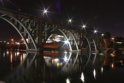 Deltagarpris: En bild på en bro över floden Coosa i Alabama.