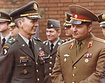 Бригадный генерал Роджерс (США), подполковник Дорофеев А. А. (СССР) на смене караулов 1 апреля 1981 год.