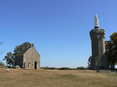 La chapelle Saint-Michel au sommet du mont Dol.
