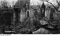 A igreja de Bapaume destruída pela artilharia pesada, em 1916