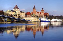 Nationalmuseet, Stettins slott och katedral, med floden Oder i förgrunden
