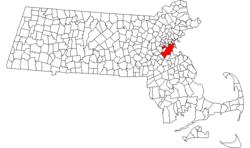 Location in Massachusetts heichlichtit in reid. The remainder o Suffolk Coonty is heichlichtit in pink.