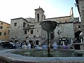 La fontana di Piazza Garibaldi e il Duomo in secondo piano