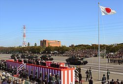 Tank Typ 10 při přehlídce japonských sil sebeobrany v roce 2013