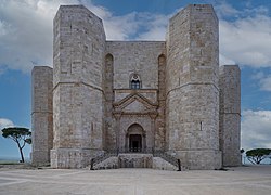 Castel del Monte dans les Pouilles (XIIIe siècle).