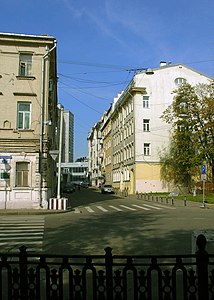 Начало Трубниковского переулка. Вид от Спасопесковской площадки.