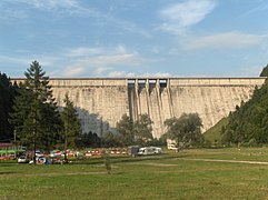 Den 127 meter høje Bicaz Dæmningen blev bygget mellem 1950 og 1960 over Bistrița-floden