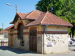 Remise municipale et ancienne bascule