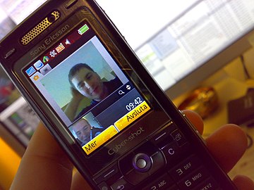 UMTS-verkon kautta matkapuhelimella soitettu videopuhelu 2007.