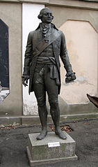 Оригинальная бронзовая скульптура де Рибаса работы Бориса Эдуардса во внутреннем дворике Одесского краеведческого музея
