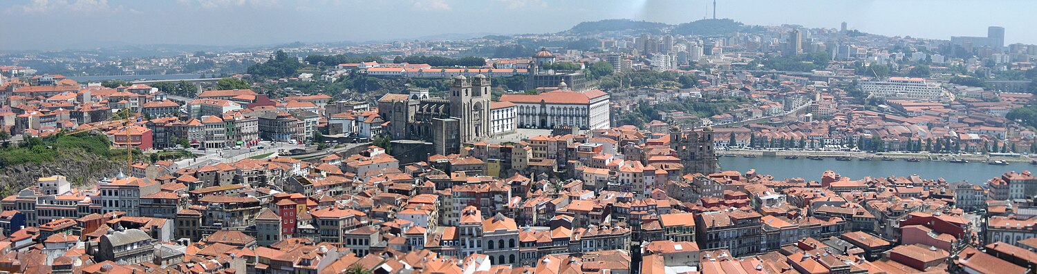 Porto a Torre dos Clerigos templom tornyából nézve