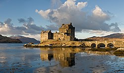 Hrad Eilean Donan při východu slunce