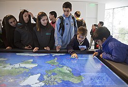 Інтерактивна карта світу в аргентинському музеї Мальвінських островів