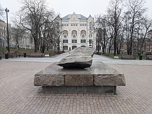 Новая площадь: Политехнический музей, Соловецкий камень