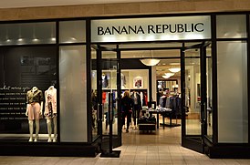 Магазин Banana Republicв Канаде.