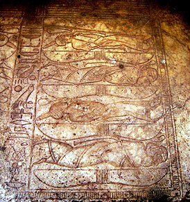 Изображение девяти луков в Большом гипостильном зале Карнакского храма